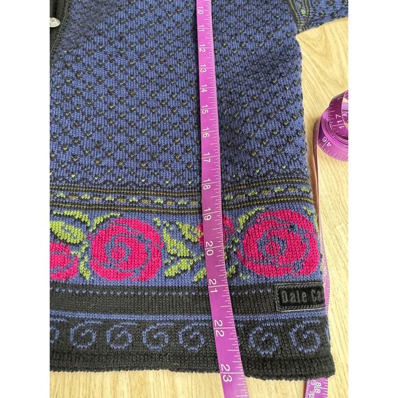 Dale of Norway Casual Dale Rose Floral Knit Cardigan Sweater - Medium - Picture 9 of 9
